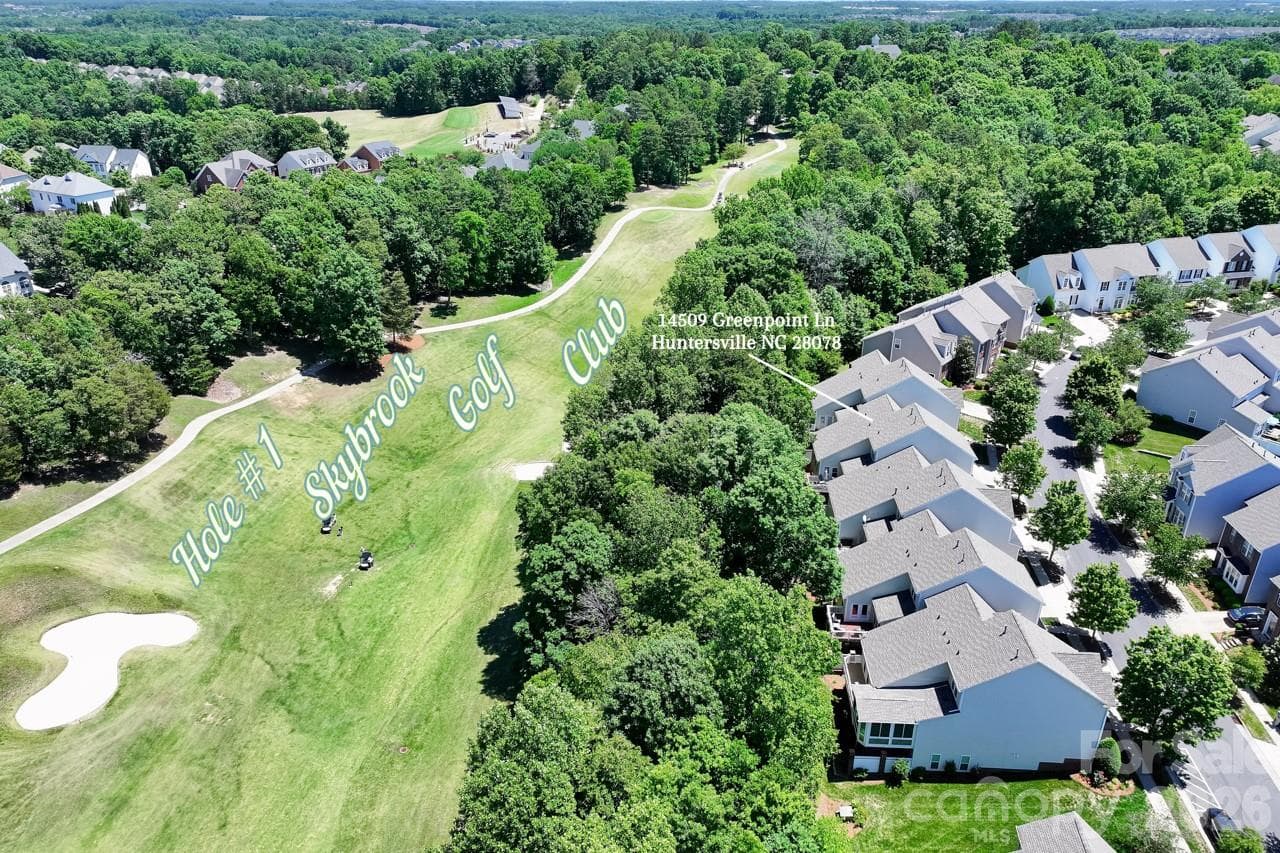Backs up to 1st hole - Huntersville