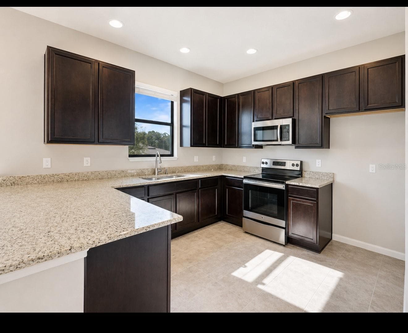 Single Family Residence at 9175 CHANDLER DR, GROVELAND, photo 4 of 23