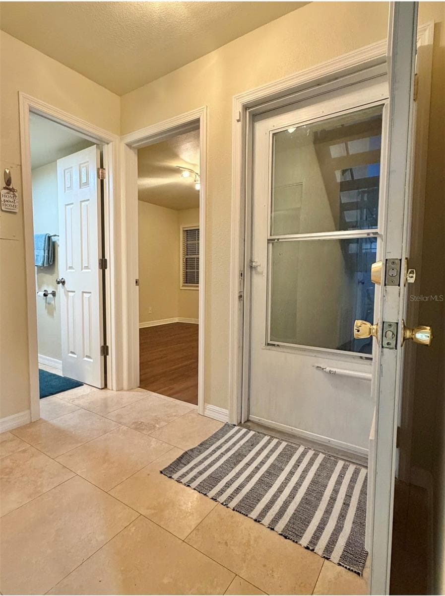 Just inside the entrance is a second bedroom and full bathroom. - 3815 N OAK DR #G71, TAMPA