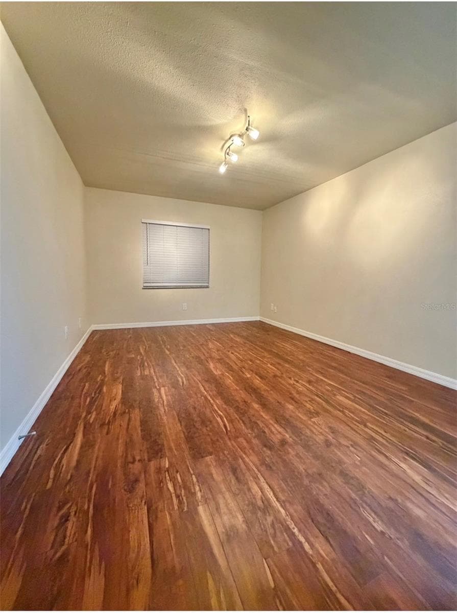 The primary bedroom is 16x11 and features LVP flooring, an updated ensuite, and a walk-in closet. - 3815 N OAK DR #G71, TAMPA