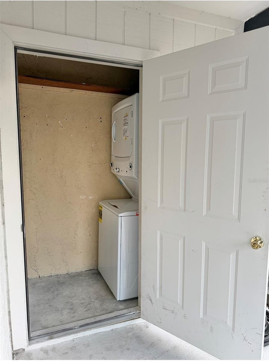 Utility Room with a brand new washer & dryer set are in the screened-in porch. - 3815 N OAK DR #G71, TAMPA