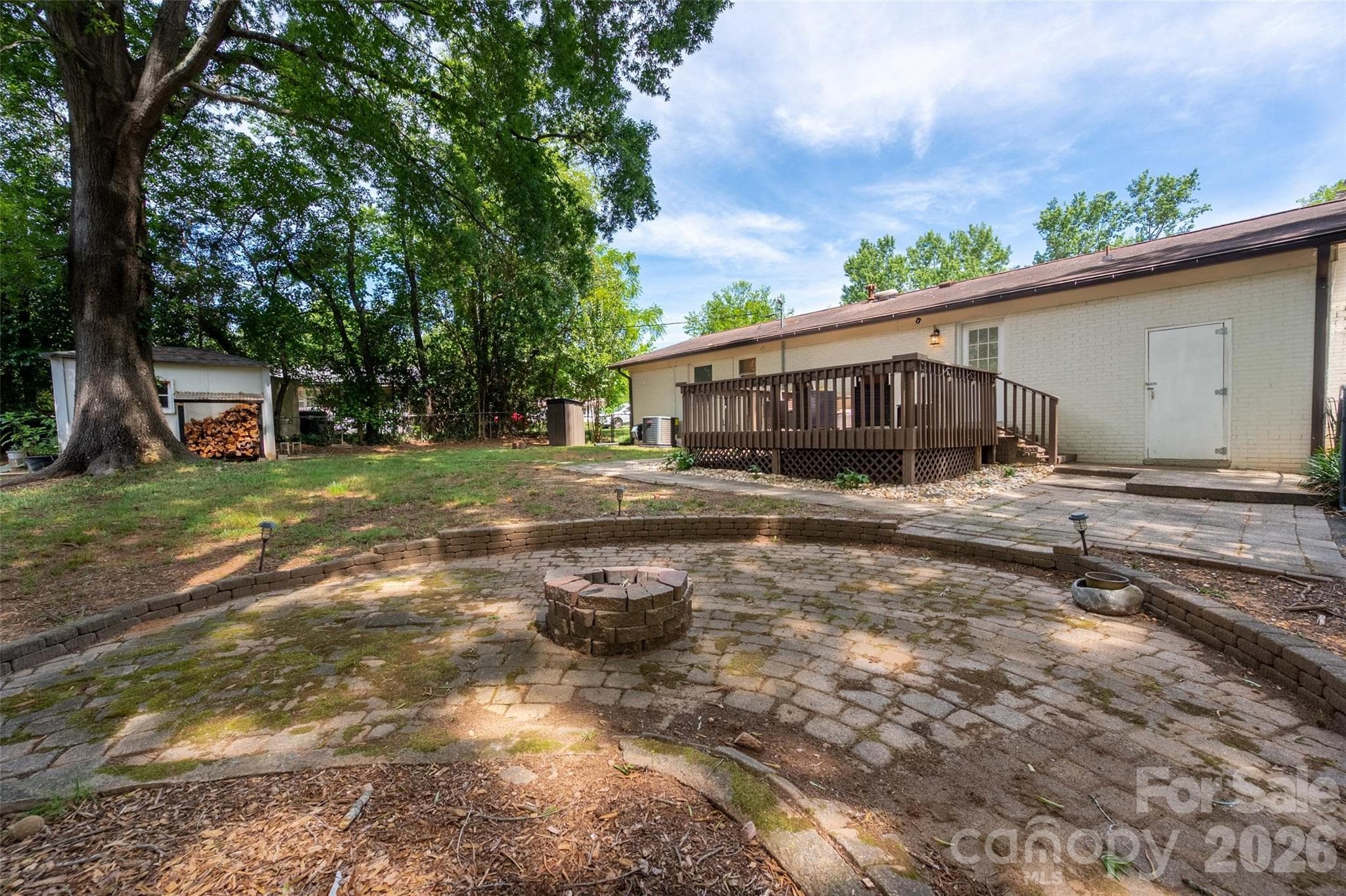 Firepit - 4300 Dowling Drive, Charlotte