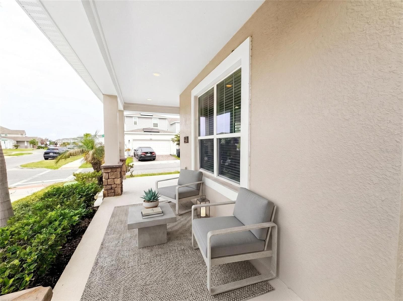 Front Porch - 2401 VOLUNTEER AVE, KISSIMMEE