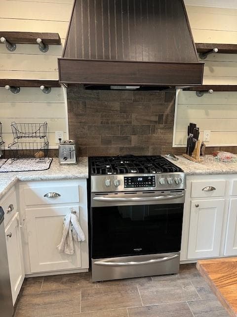 Gas range/huge hood - 6850 SE 88 LN, TRENTON