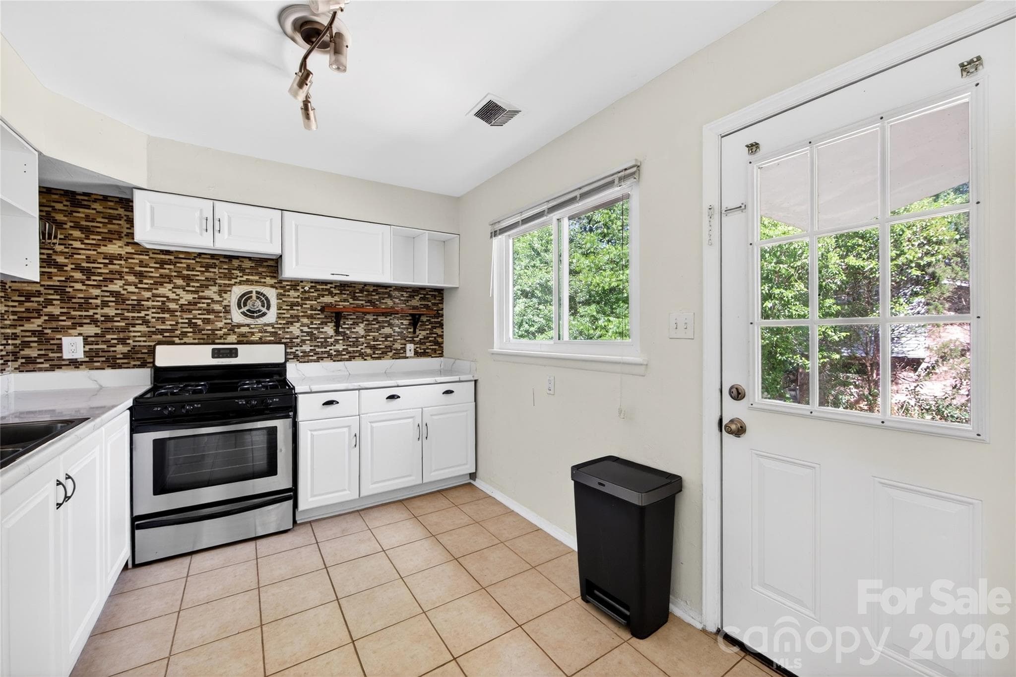 Single Family Residence at 501 Kenlough Drive, Charlotte, photo 16 of 46