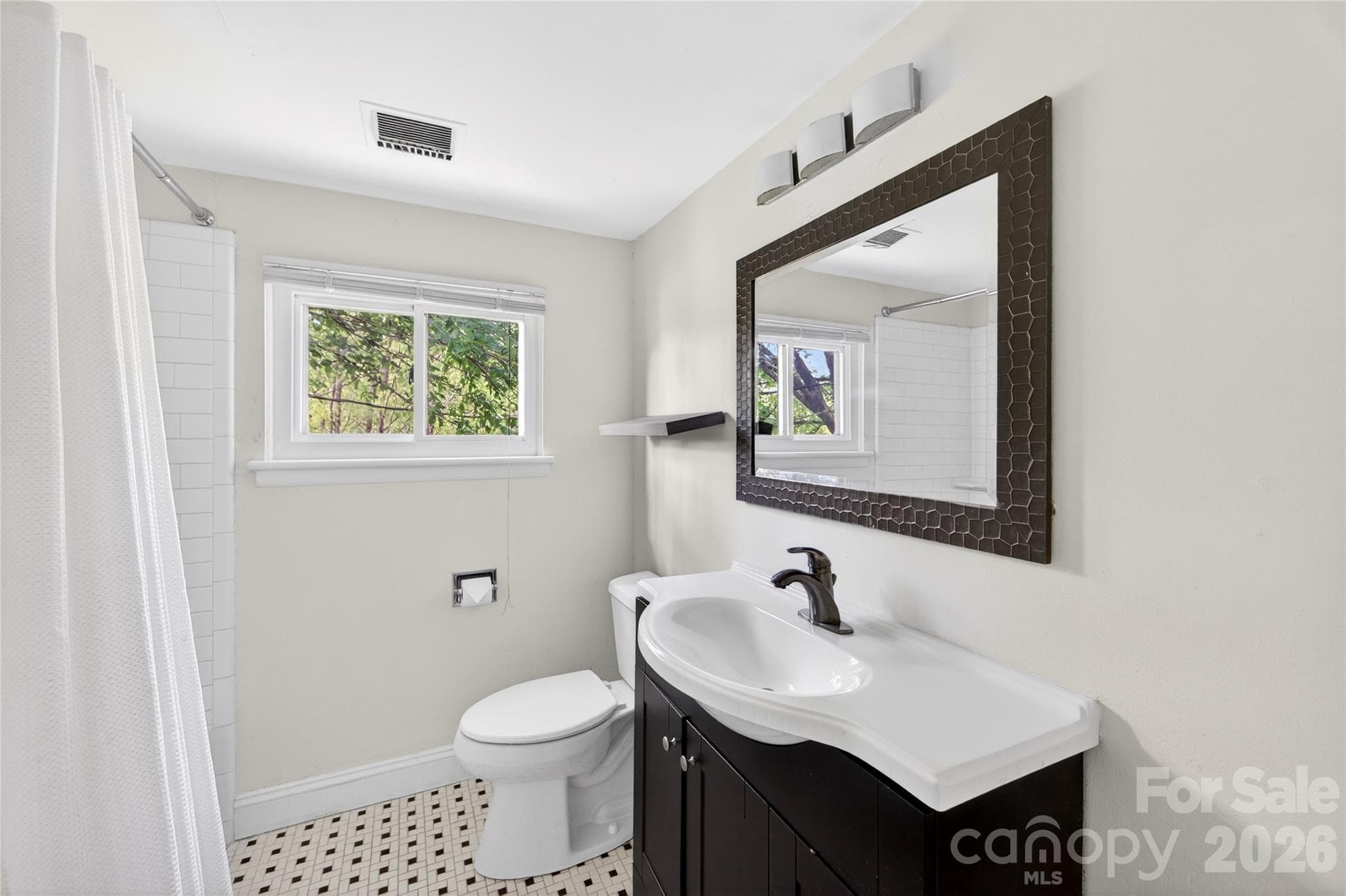 Single Family Residence at 501 Kenlough Drive, Charlotte, photo 25 of 46