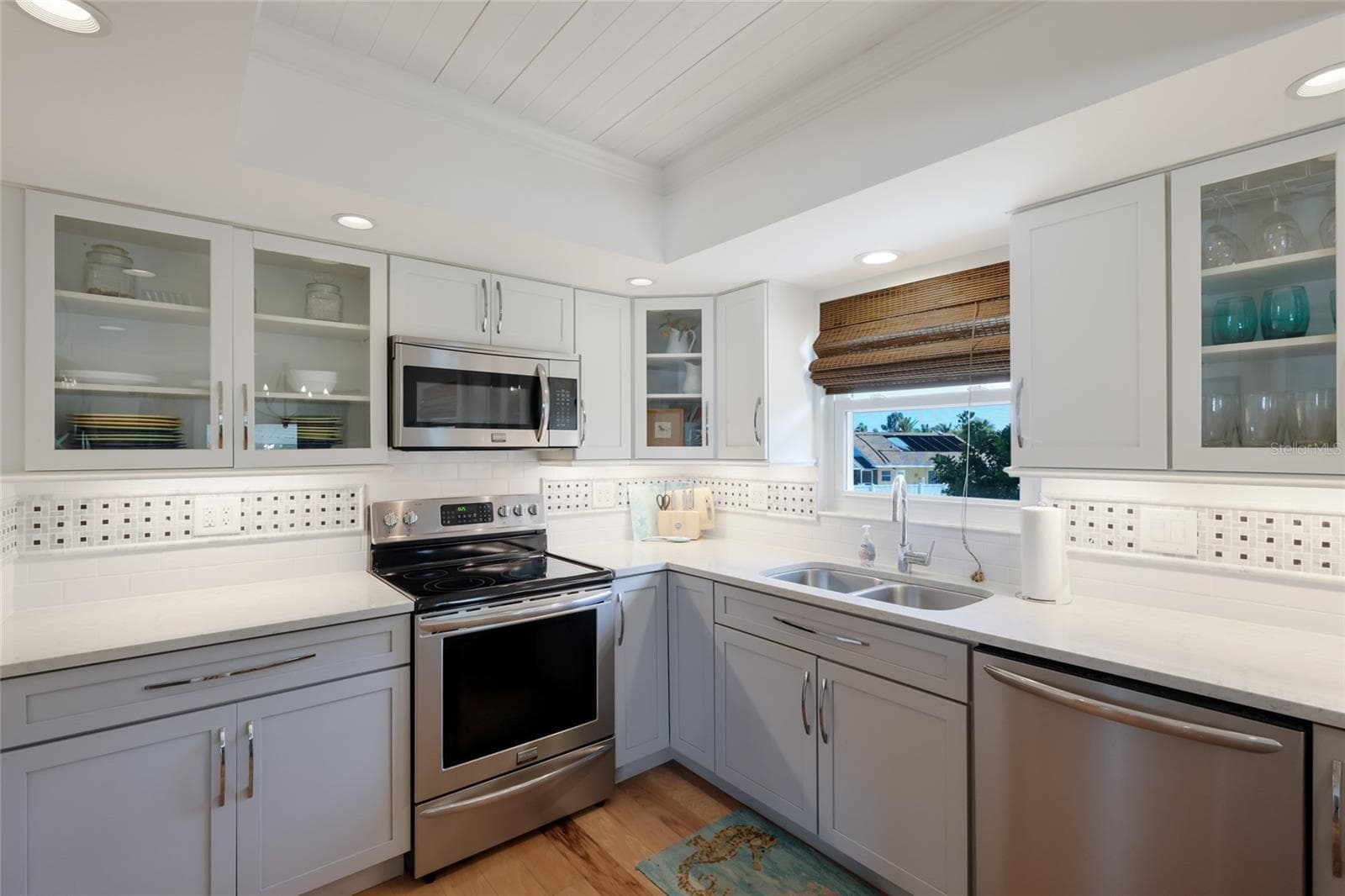 Single Family Residence at 221 85TH ST, HOLMES BEACH, photo 9 of 39