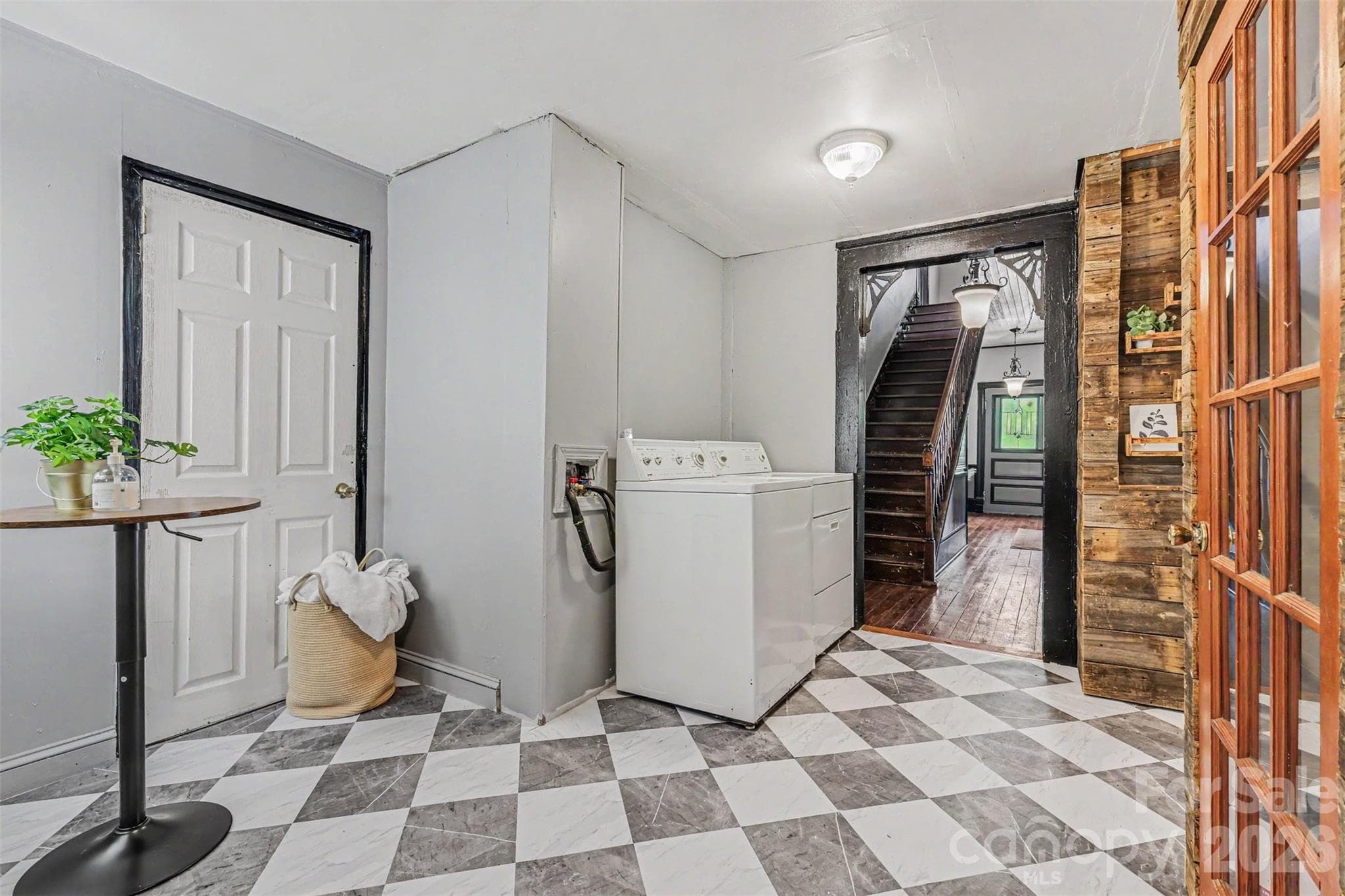 Primary ensuite opens up to laundry area as well. So convenient! - 107 Hinton Street, Chester