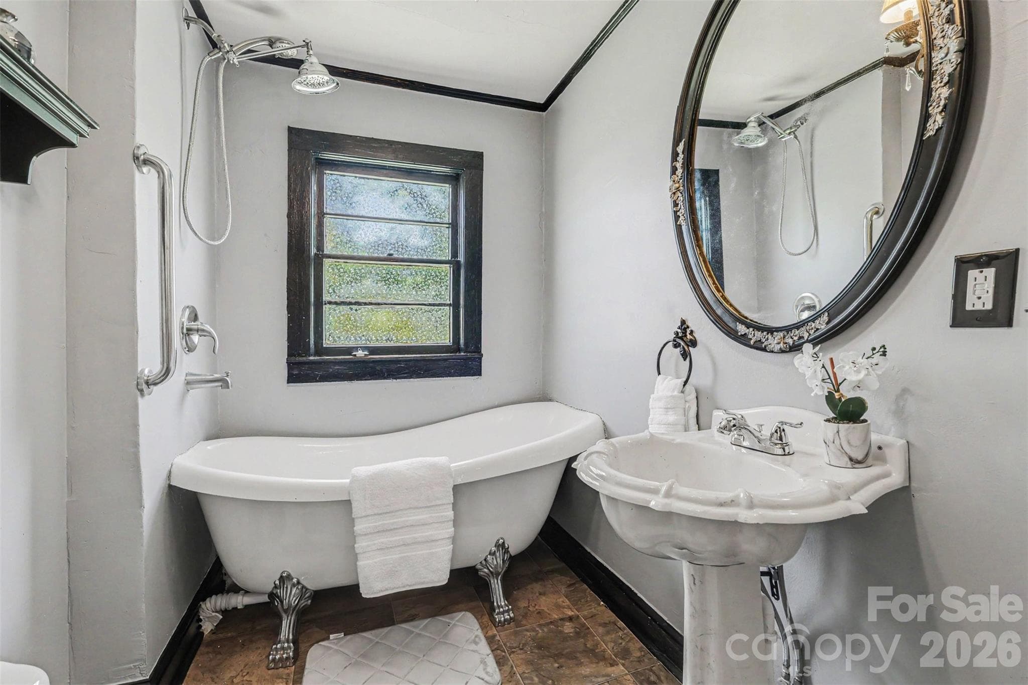 Main level full bath - 107 Hinton Street, Chester