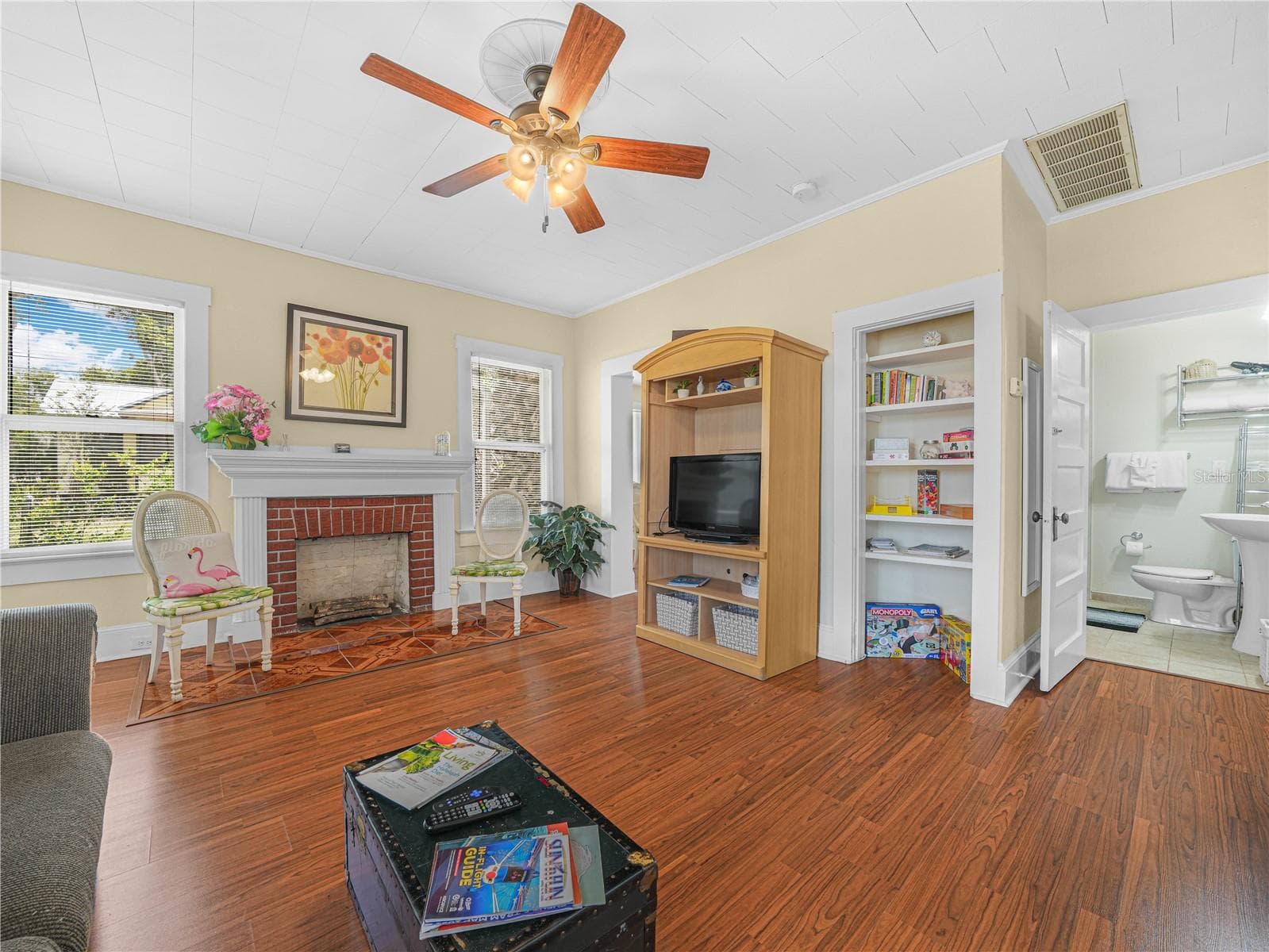Cottage Living Room - 221 CITRUS GROVE BLVD S, POLK CITY