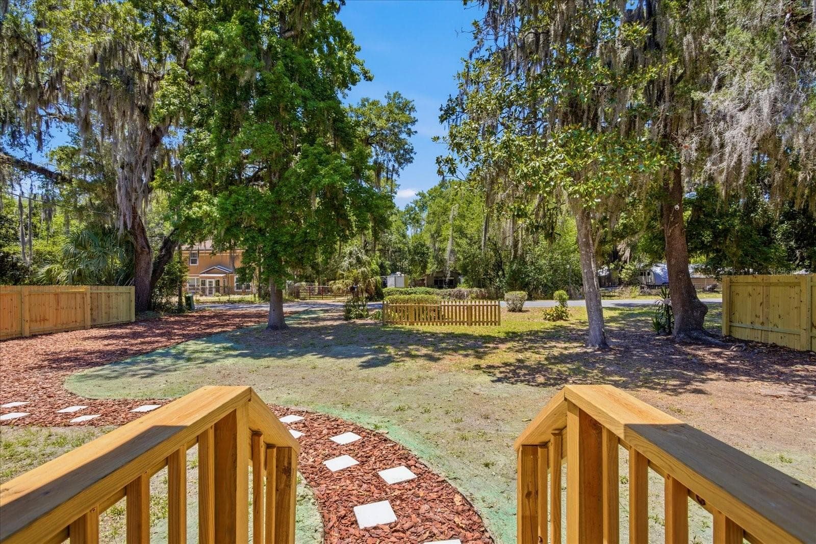 Single Family Residence at 816 WOODLAND AVE, LEESBURG, photo 2 of 30