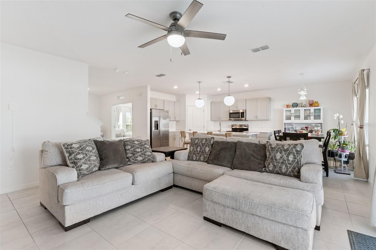 Single Family Residence at 1111 CALICO POINTE CIR, GROVELAND, photo 11 of 53