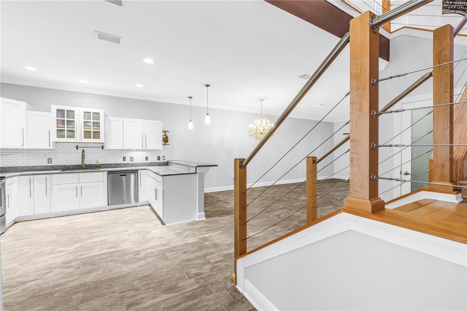 Entry view - 409 BARCELONA DR, ST PETERSBURG