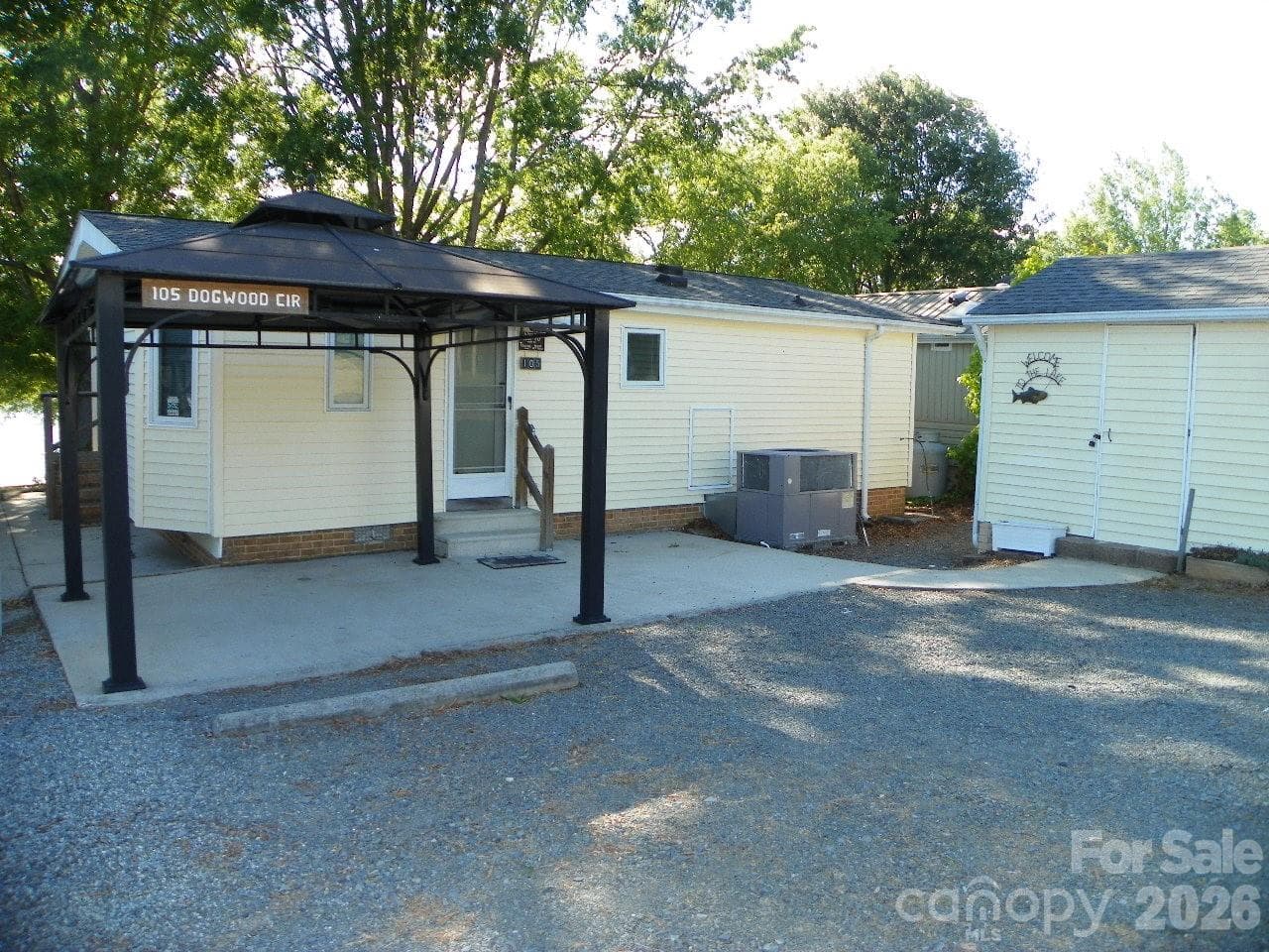 105 Dogwood Circle