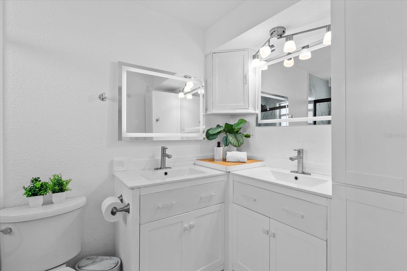 Primary ensuite - 2146 SOCIETY DR, HOLIDAY