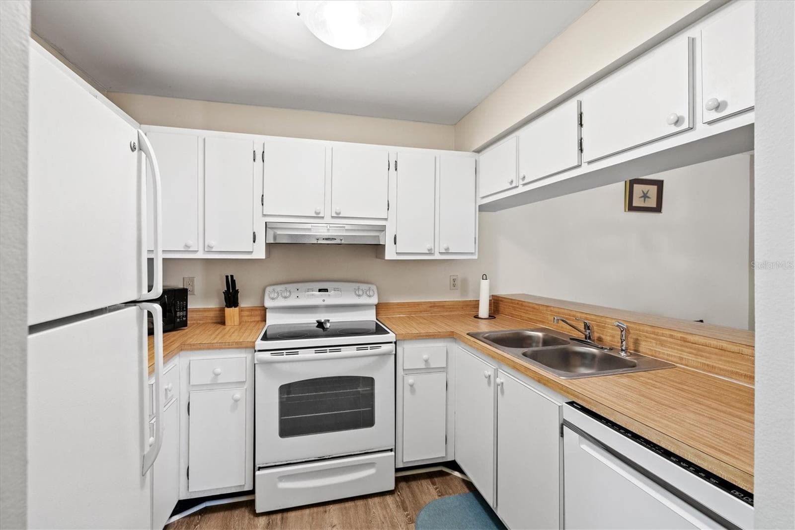 Condominium at 3275 BENEVA RD #104, SARASOTA, photo 5 of 28
