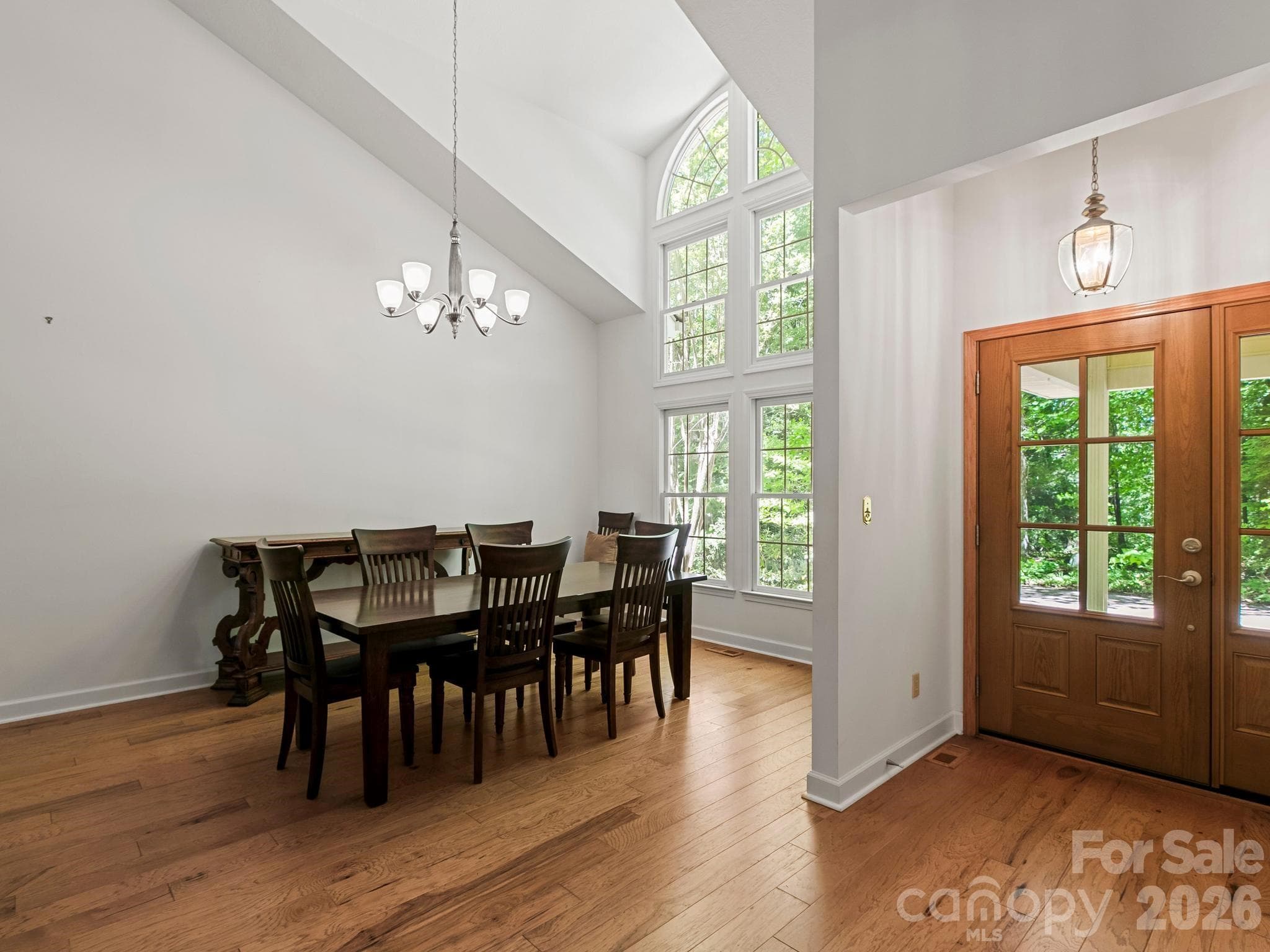 Dedicated Dining - 160 Little Mine Mountain Drive, Saluda