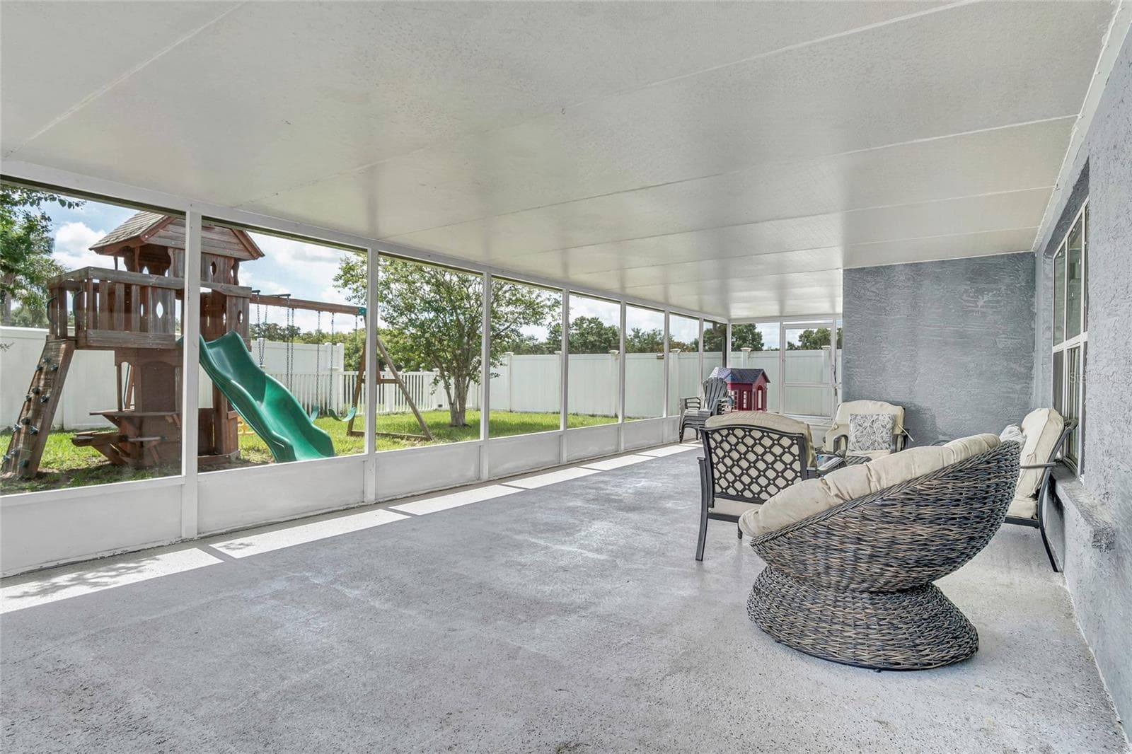 Another angle of the Florida room - 8335 ADELE RD, LAKELAND