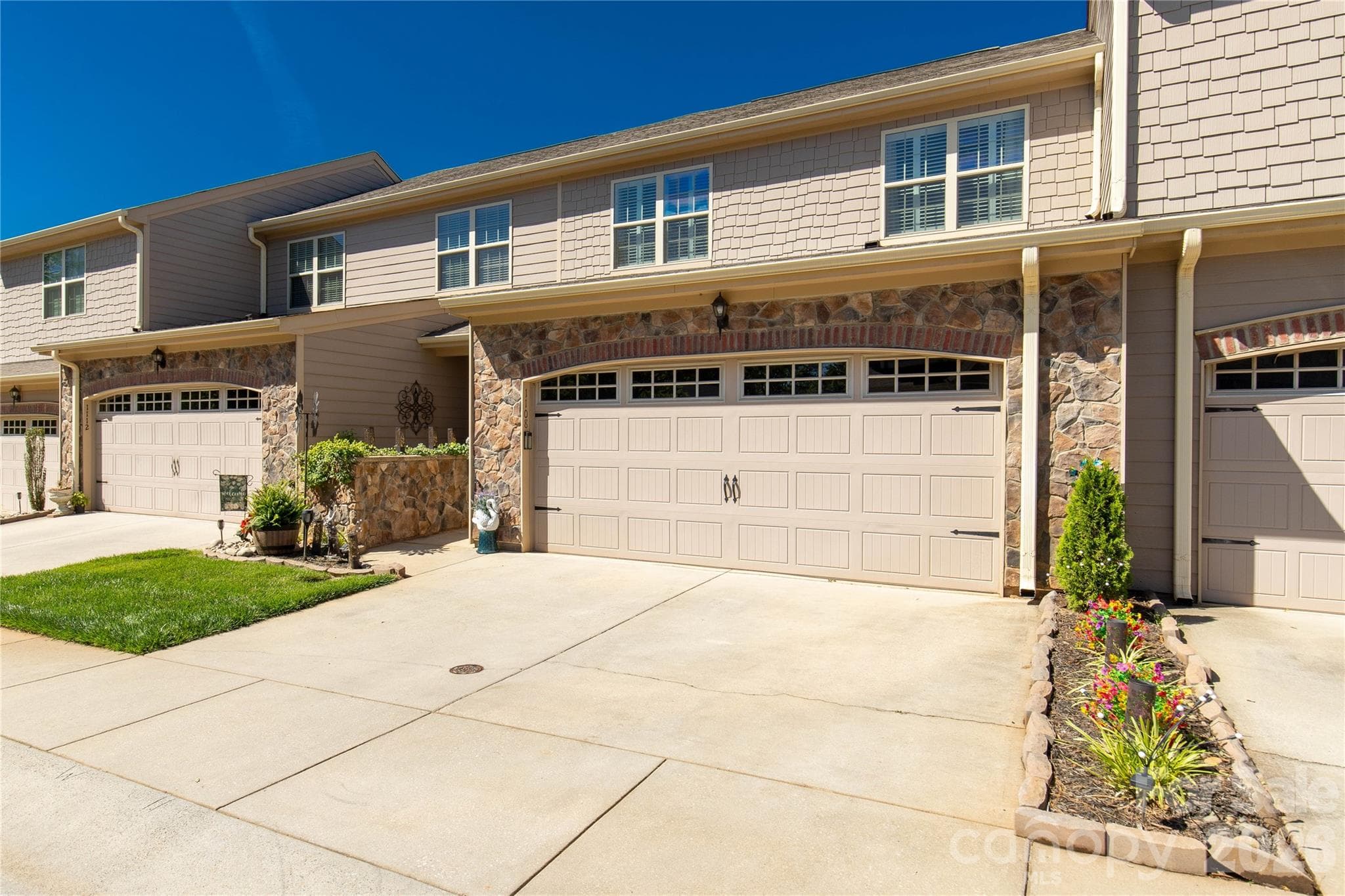 Townhouse at 1108 Stuarts Landing Drive, Cramerton, photo 3 of 63