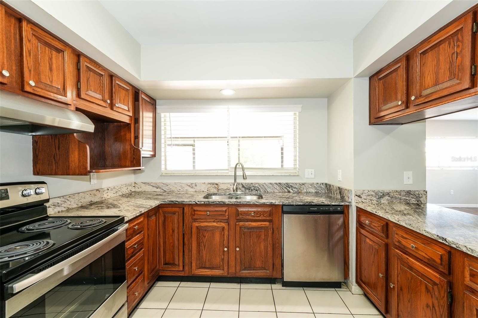 Single Family Residence at 8229 MALVERN CIR, TAMPA, photo 9 of 22