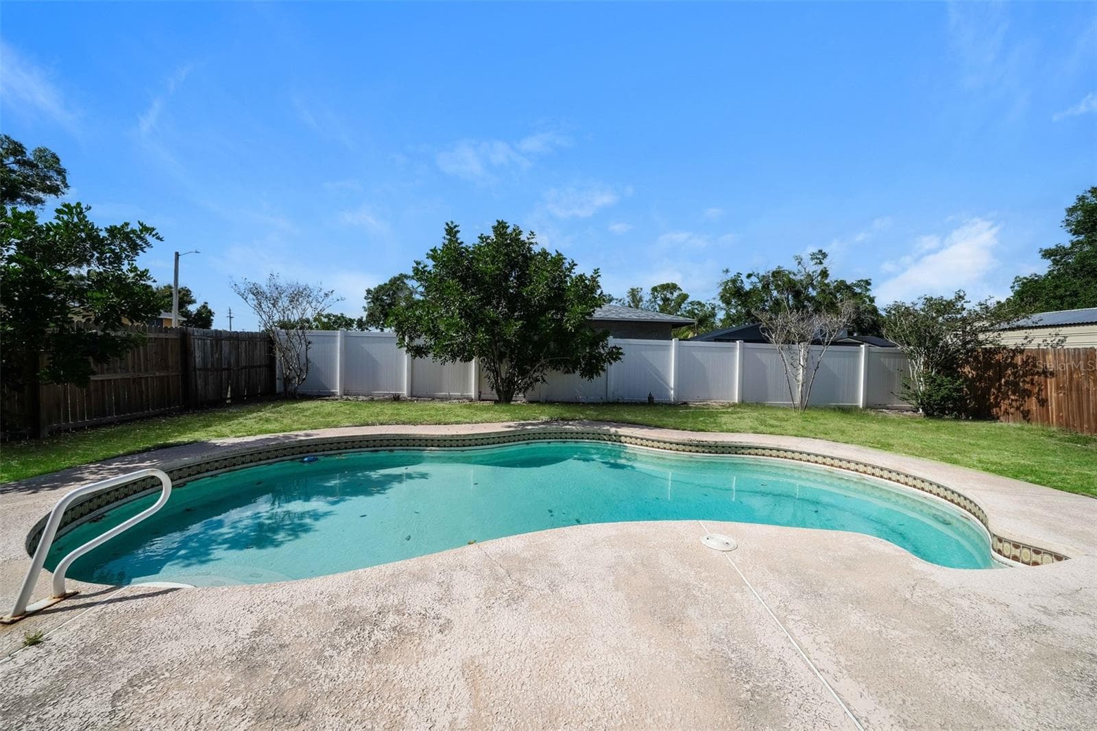 Single Family Residence at 8229 MALVERN CIR, TAMPA, photo 19 of 22