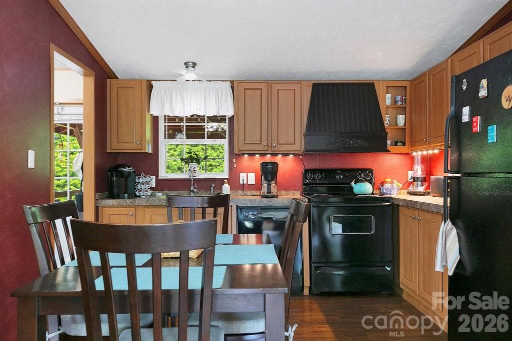 Dine-in Kitchen - 111 Wild Hog Creek Road, Rosman
