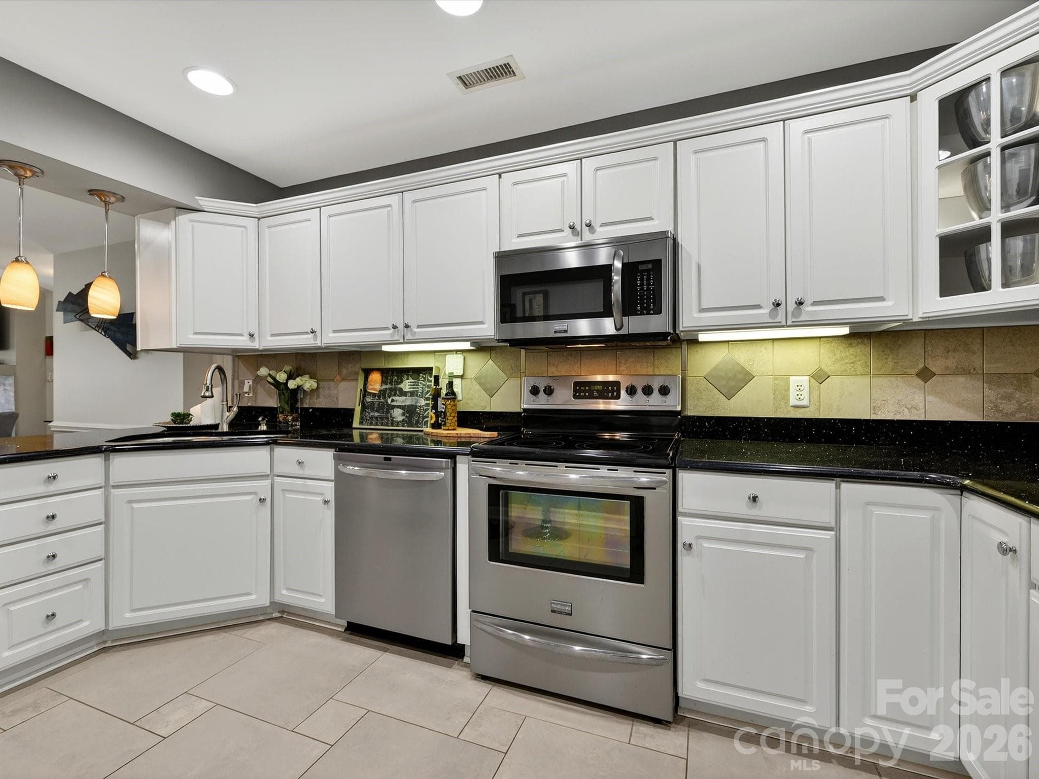 Condominium at 7444 Hurstbourne Green Drive, Charlotte, photo 13 of 24