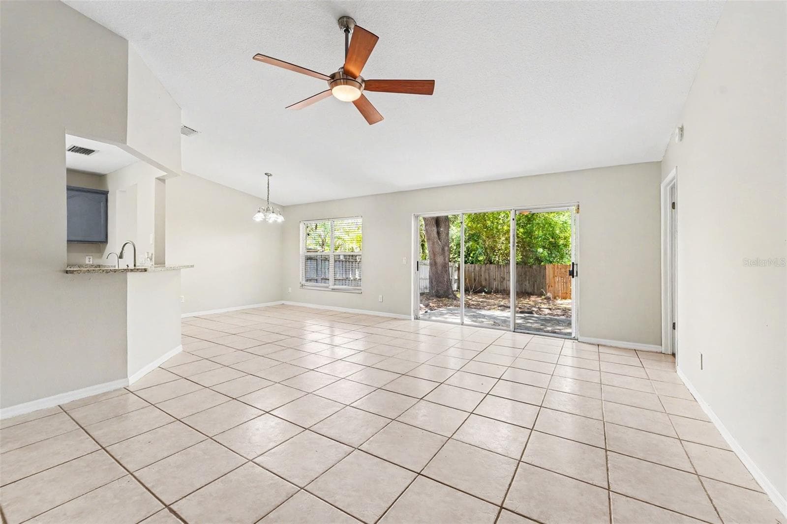 Single Family Residence at 7603 SAVANNAH LN, TAMPA, photo 7 of 20