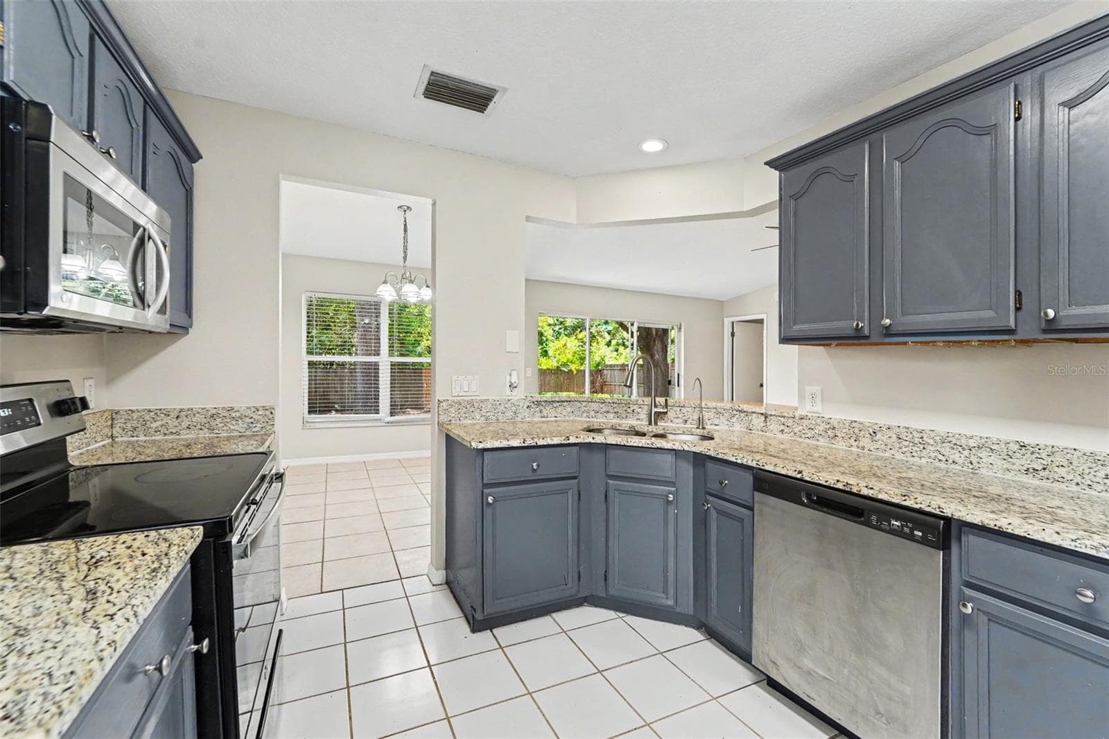 Single Family Residence at 7603 SAVANNAH LN, TAMPA, photo 10 of 20