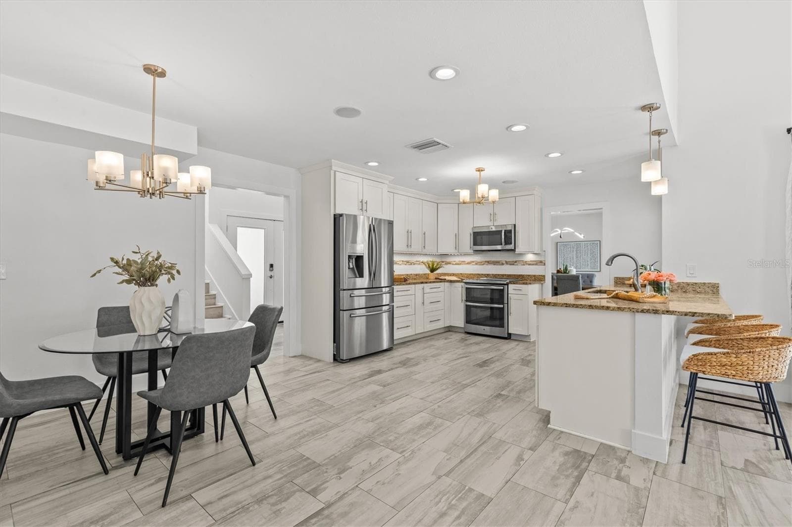 Breakfast area - 13915 WHISPERWOOD DR, CLEARWATER