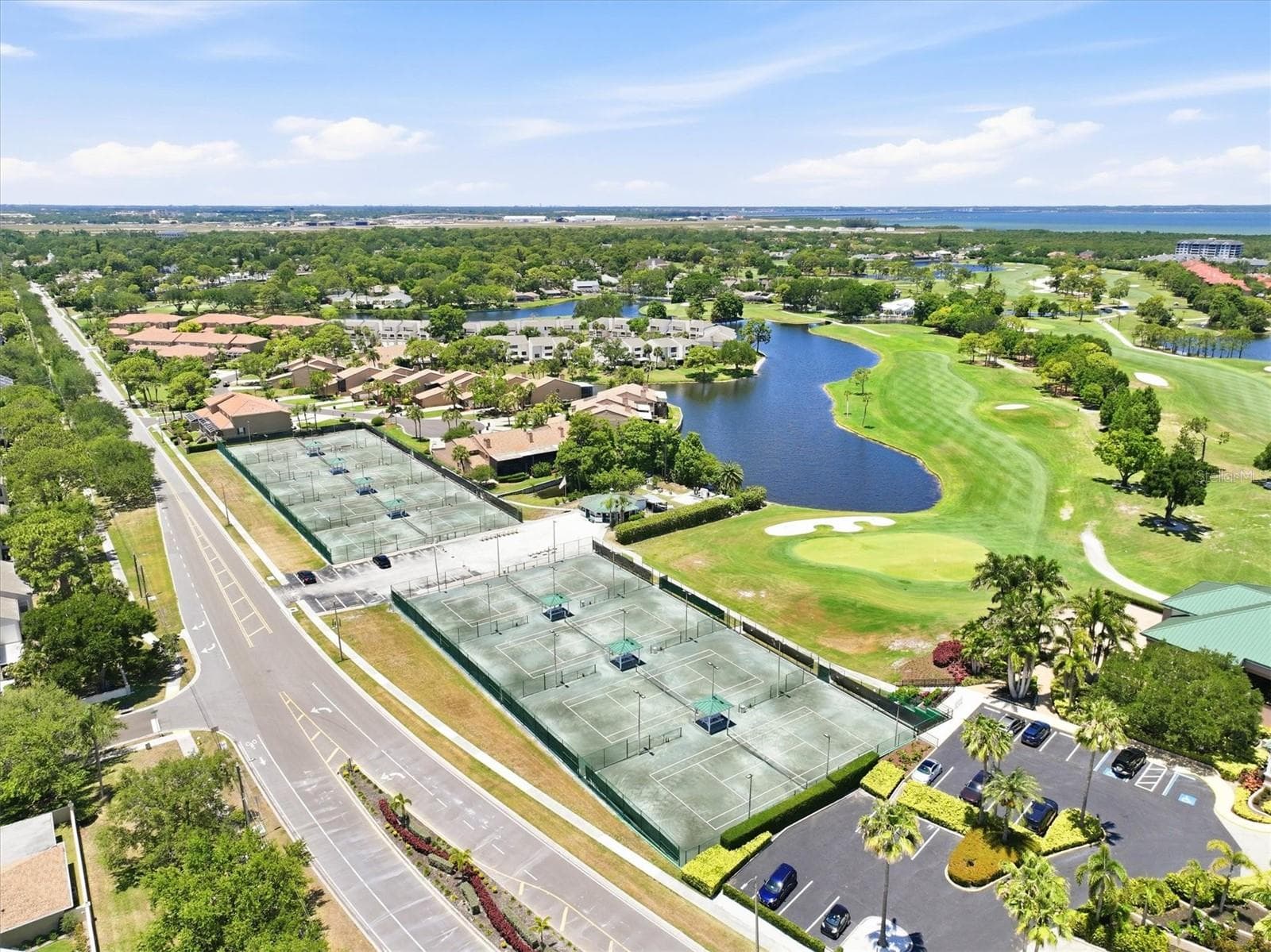 Feather Sound Country Club - 13915 WHISPERWOOD DR, CLEARWATER