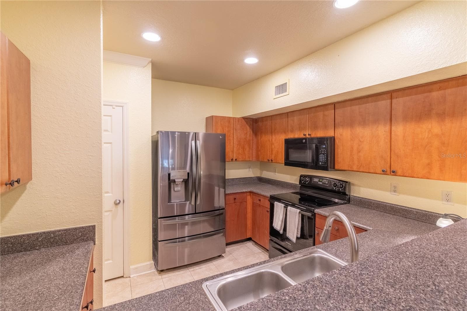 Kitchen - 202 E SOUTH ST #1044, ORLANDO