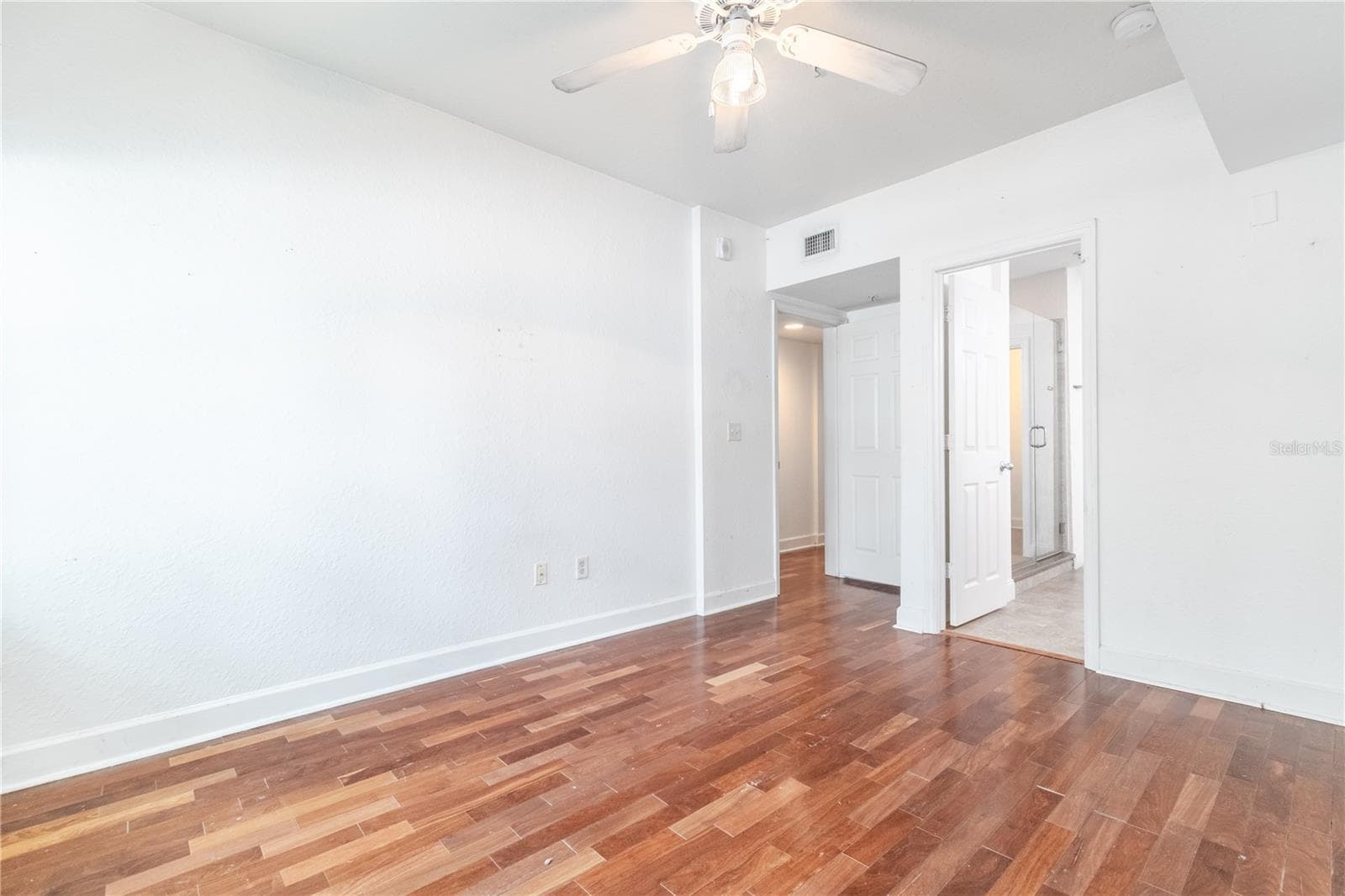 Primary Bedroom unstaged - 202 E SOUTH ST #1044, ORLANDO