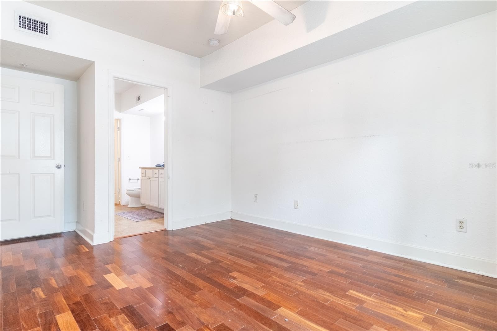 Primary Bedroom unstaged - 202 E SOUTH ST #1044, ORLANDO