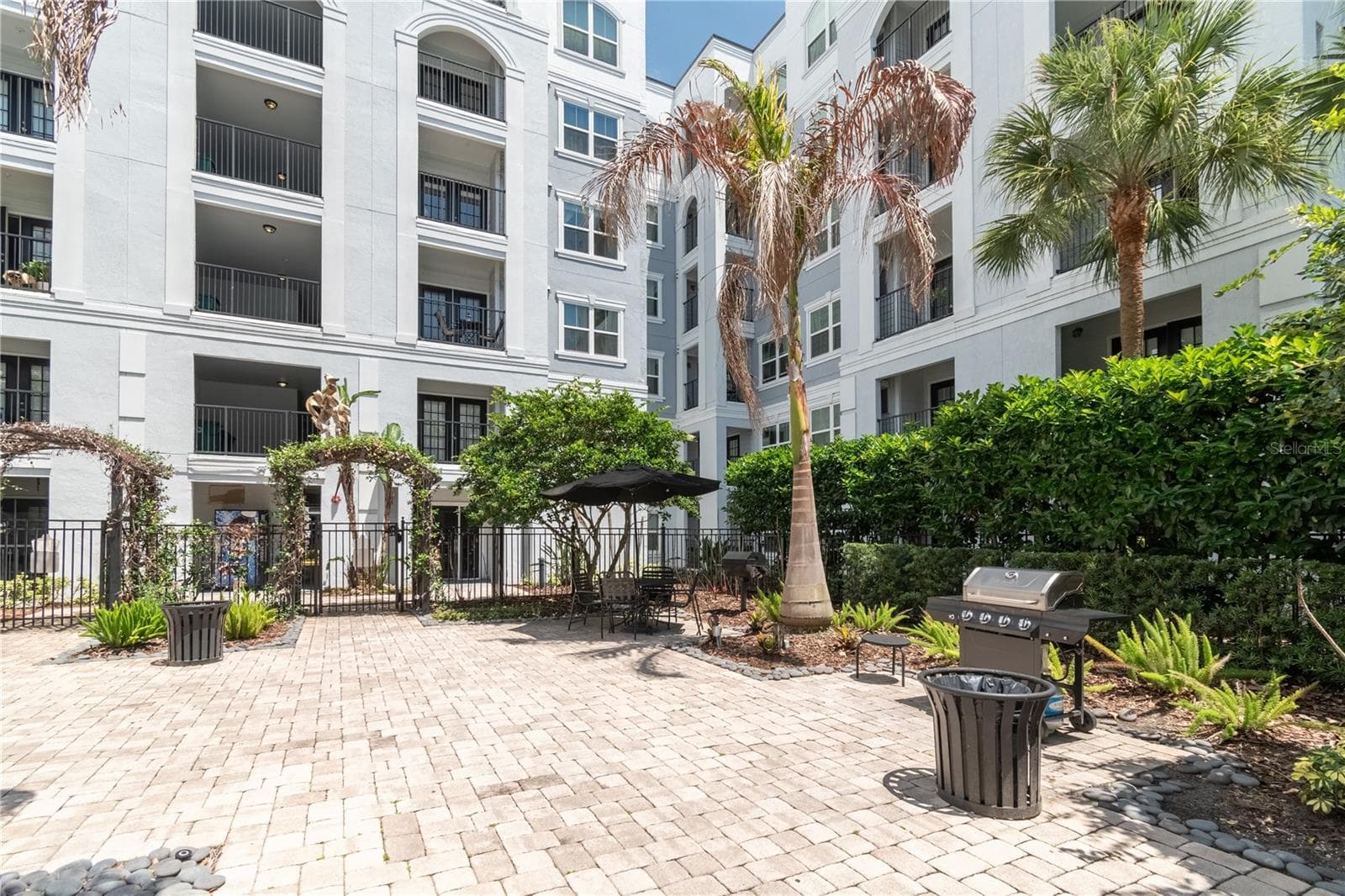 Pool grilling area - 202 E SOUTH ST #1044, ORLANDO
