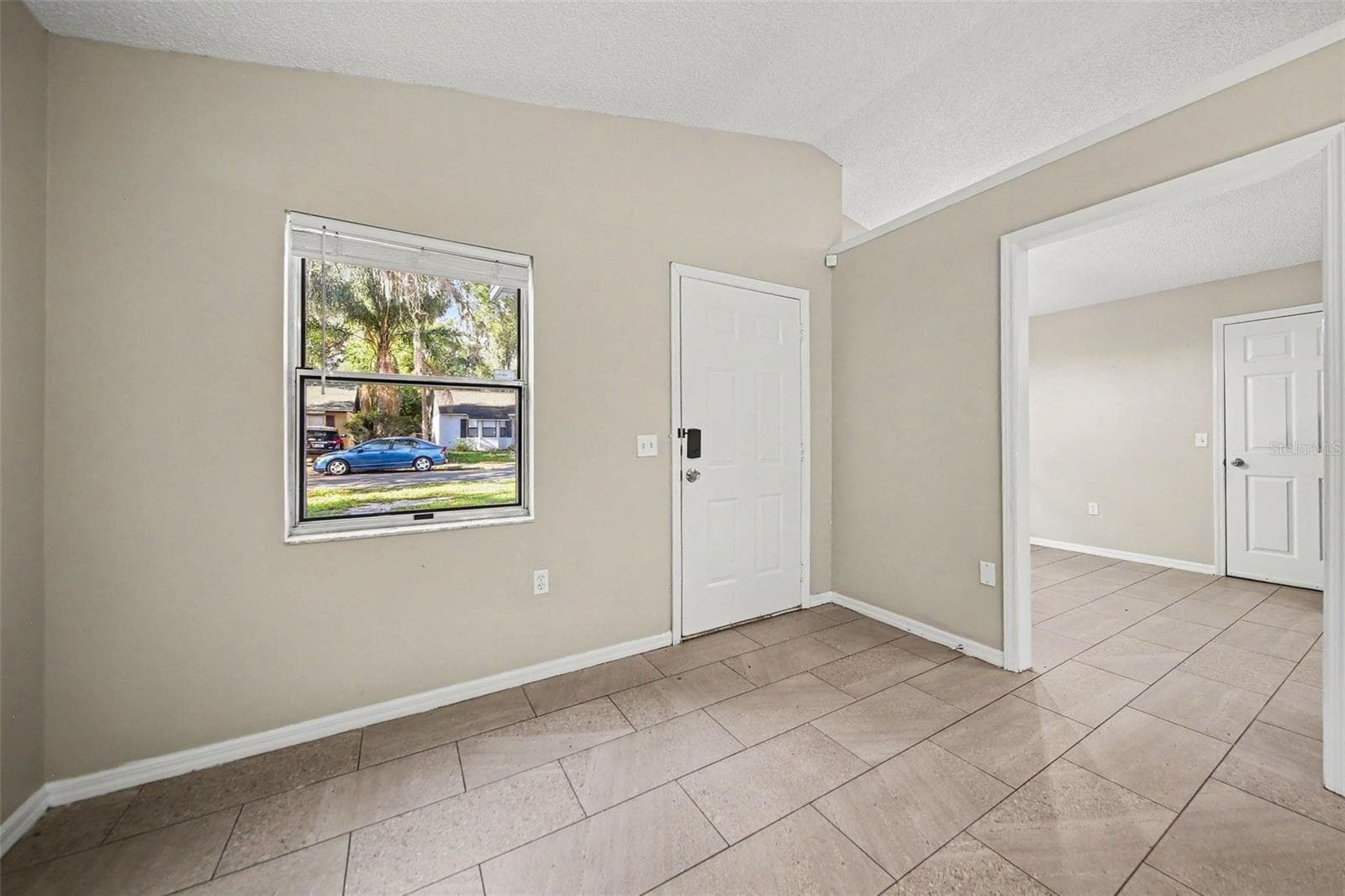 Single Family Residence at 2710 LORRAINE DR, LEESBURG, photo 2 of 20