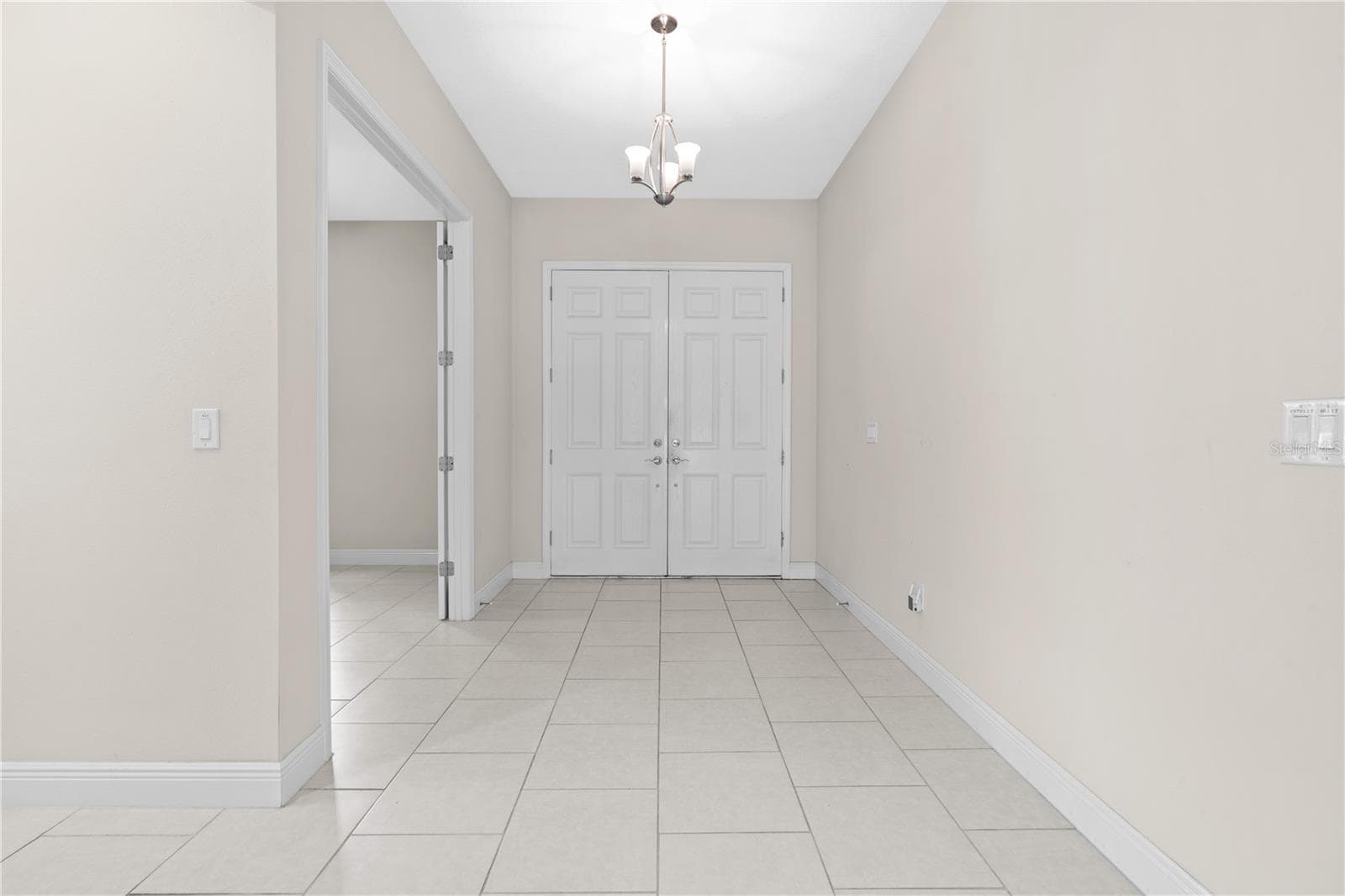 Front door entry from inside - 13830 MOONSTONE CANYON DR, RIVERVIEW