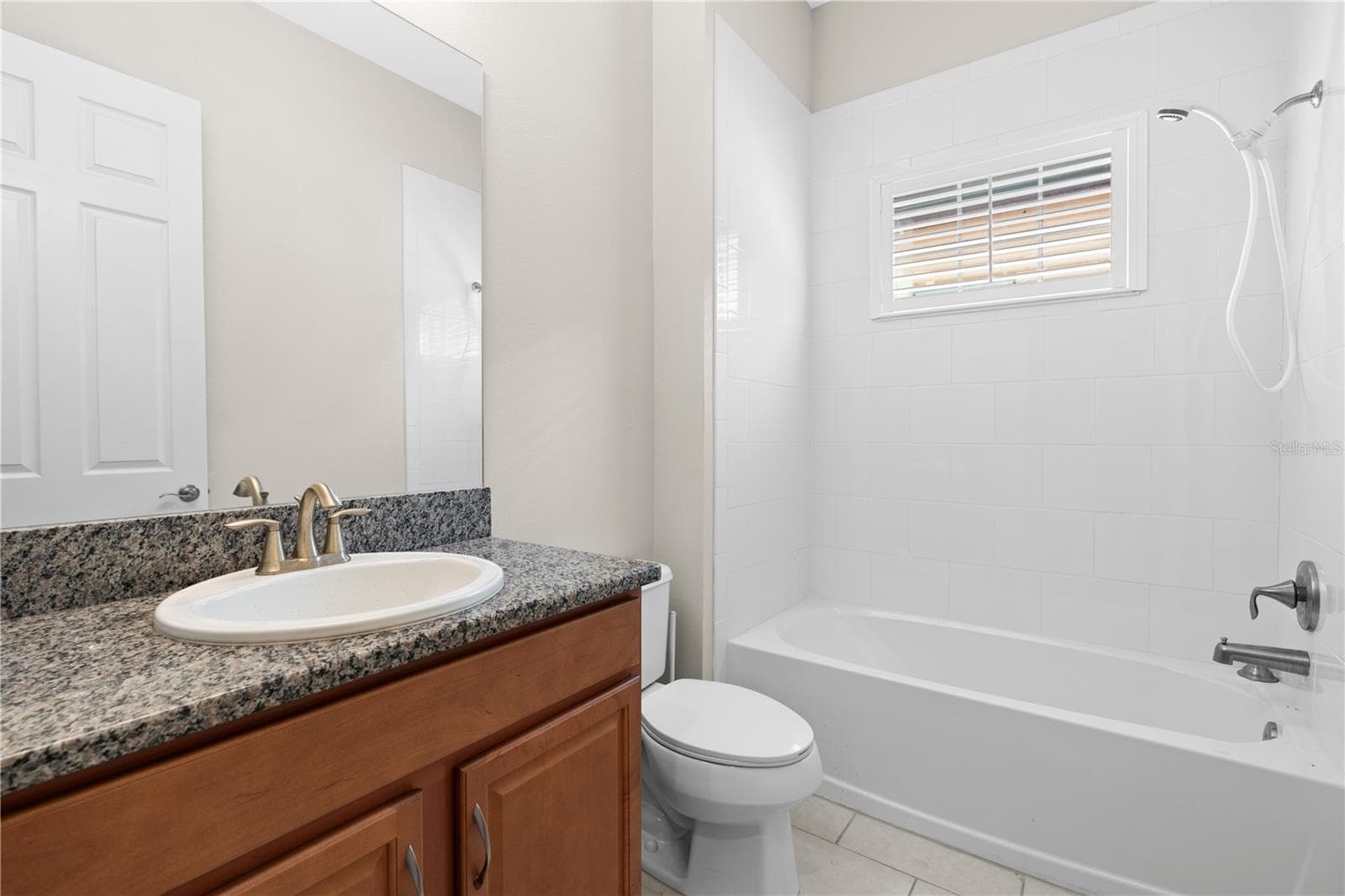 downstairs guest bath 2 - 13830 MOONSTONE CANYON DR, RIVERVIEW