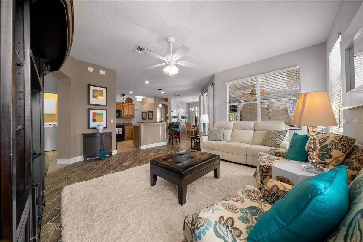 10' Ceilings - 1606 SNELLING AVE, THE VILLAGES