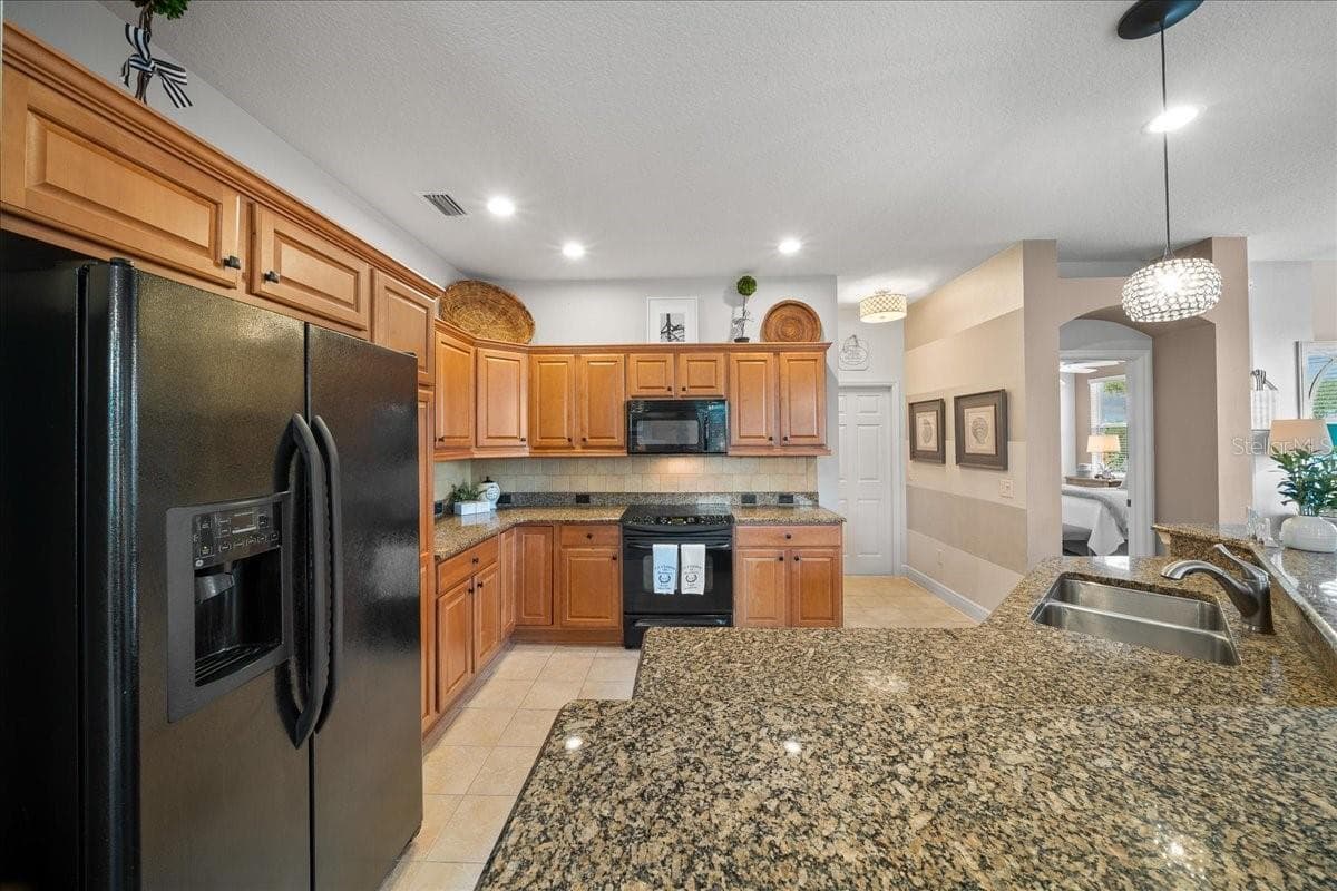 Tile Backsplash - 1606 SNELLING AVE, THE VILLAGES