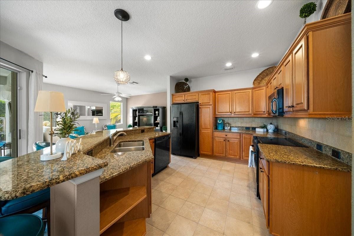 Ceramic Tile Floors & Wooden Cabinetry w/ Pull-Outs - 1606 SNELLING AVE, THE VILLAGES