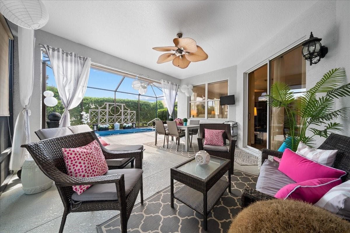 Lanai Features Privacy Blinds - 1606 SNELLING AVE, THE VILLAGES
