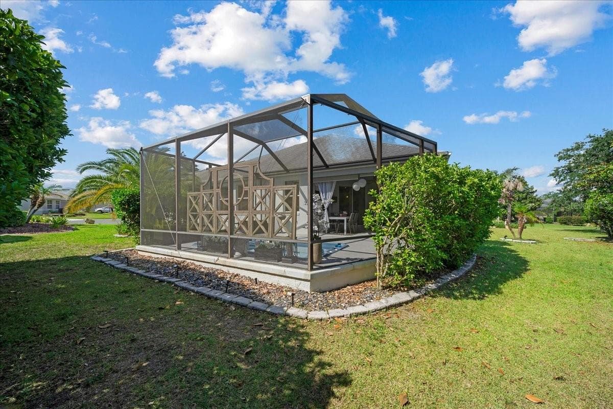 Side View of Lanai - 1606 SNELLING AVE, THE VILLAGES