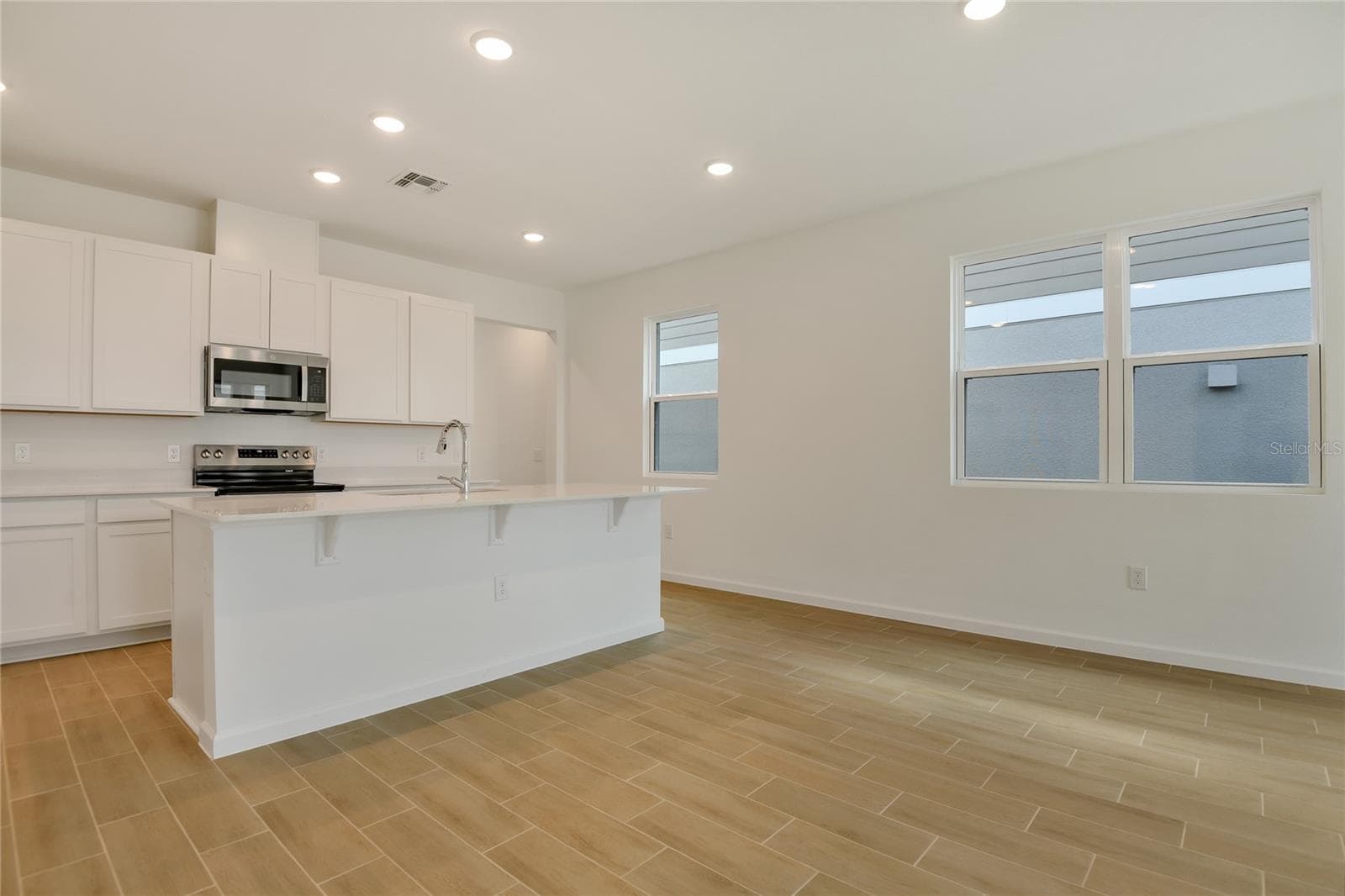 Single Family Residence at 6178 DAPHNE ST, LAKE HAMILTON, photo 8 of 21