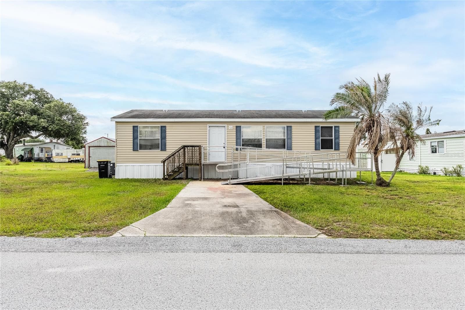 Manufactured Home at 2308 KAY ST, LAKE ALFRED, photo 3 of 27