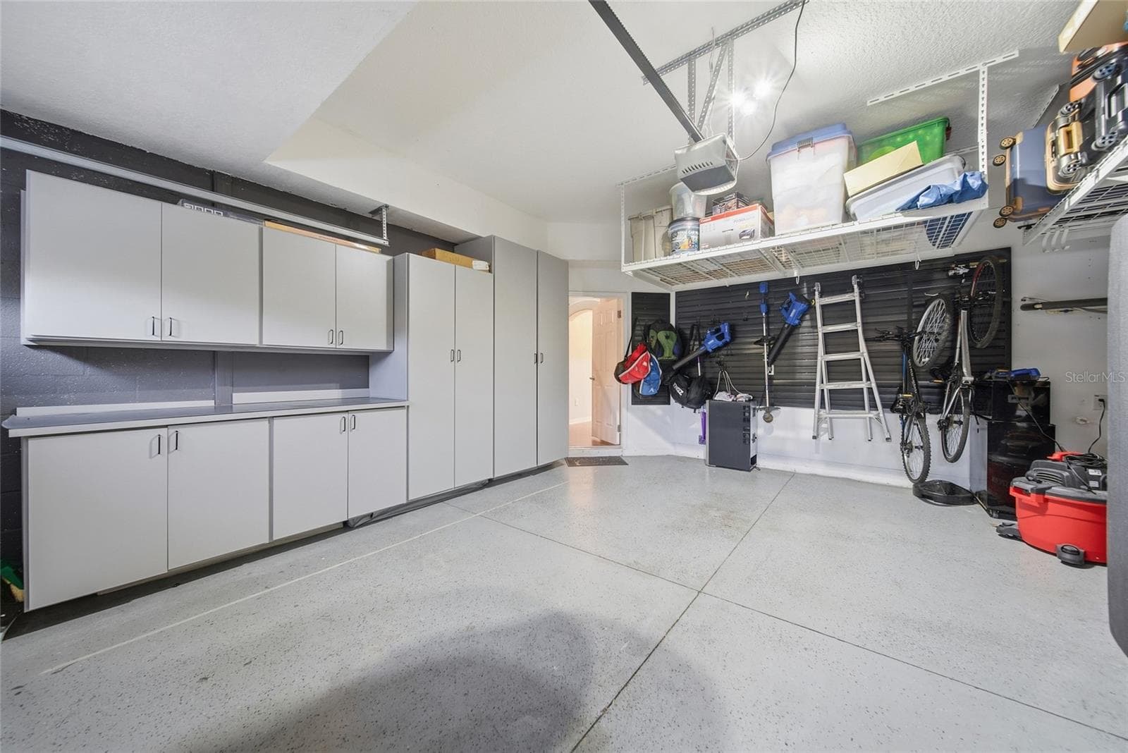Single Family Residence at 18133 BAHAMA BAY DR, TAMPA, photo 27 of 52