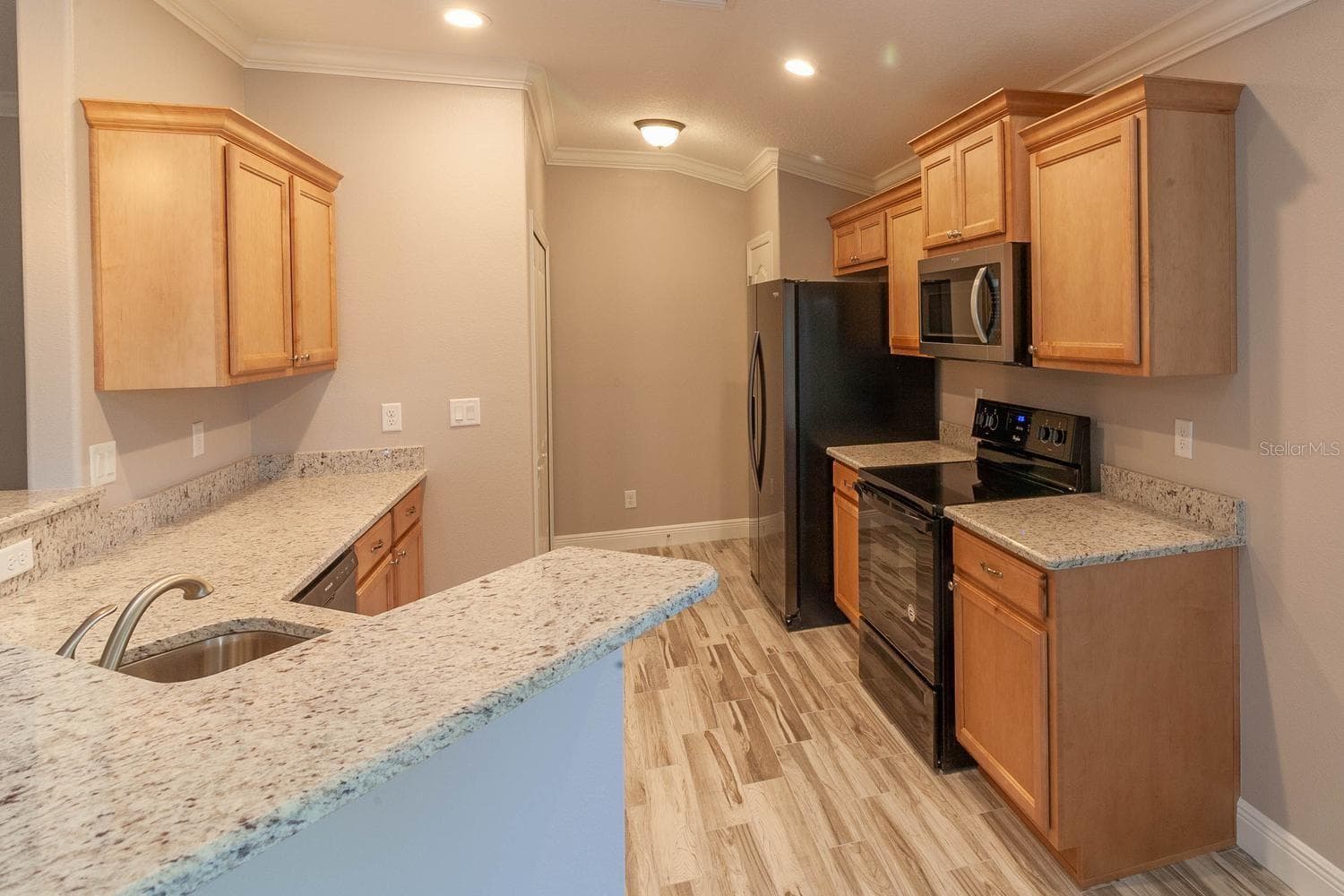 Kitchen - 16200 LENORD ST, UMATILLA
