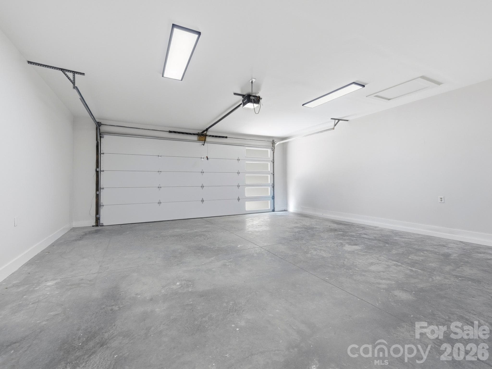 18x8 oversized garage - 17 Muirfield Drive, Arden