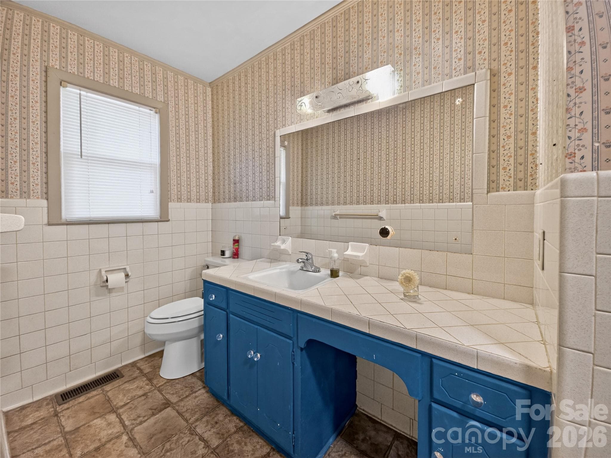 Single Family Residence at 135 Hazelwood Drive, Forest City, photo 13 of 48