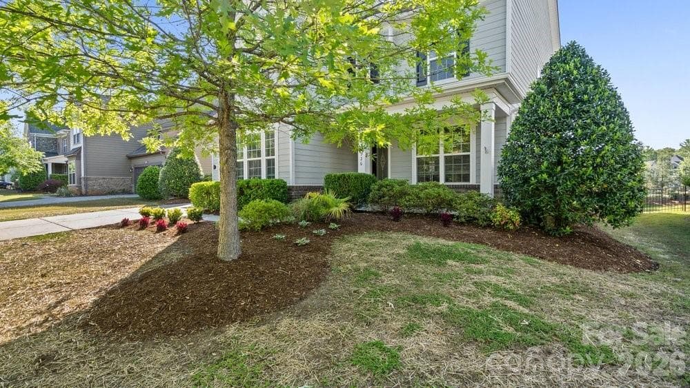 Single Family Residence at 11926 Grey Partridge Drive, Charlotte, photo 3 of 82